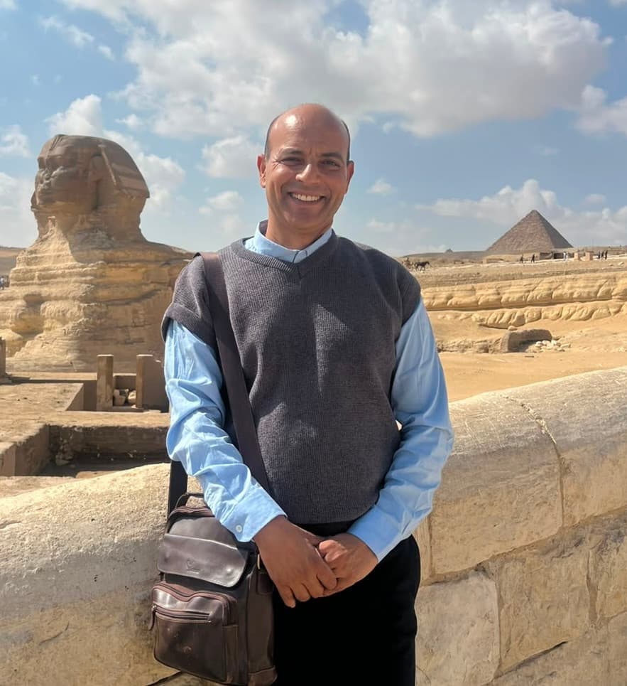 Ahmed Eldeak vor der Sphinx